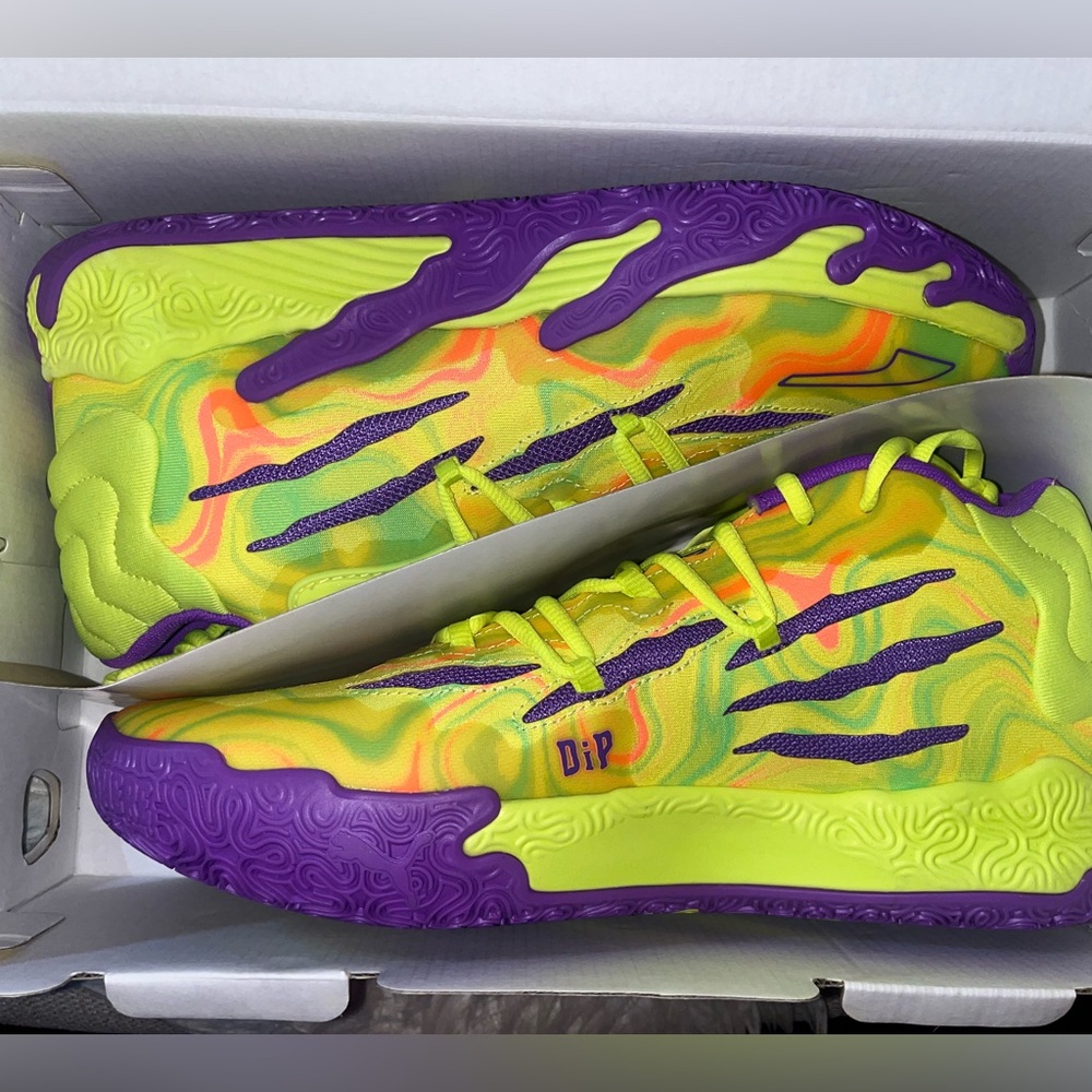 Basketball sneakers